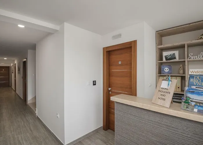 Sky Apartments & Rooms